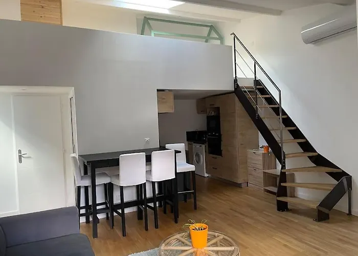 Appartement Atypique Et Fraichement Renove